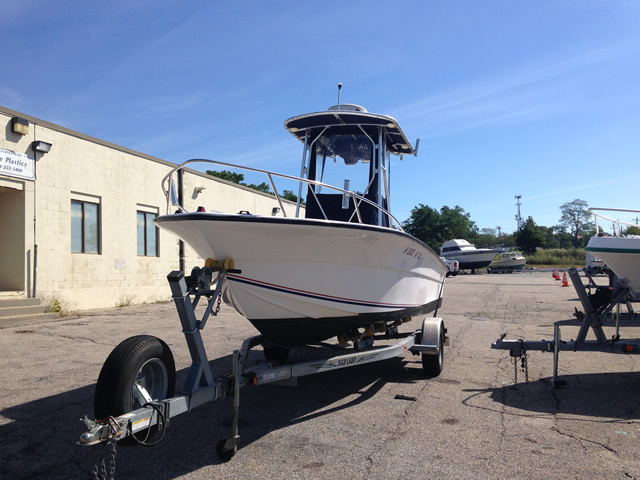 21' 2001 Eagle by Angler - Center Console